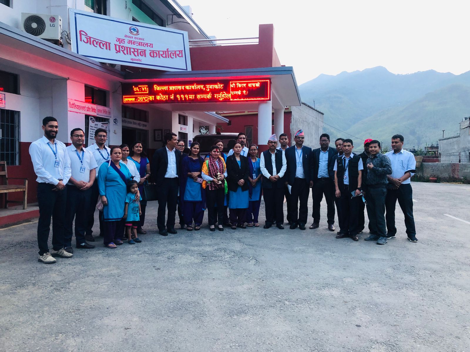 बिदाई तस्विर प्रजिअ किरण थापाज्यूको उपस्थितिमा